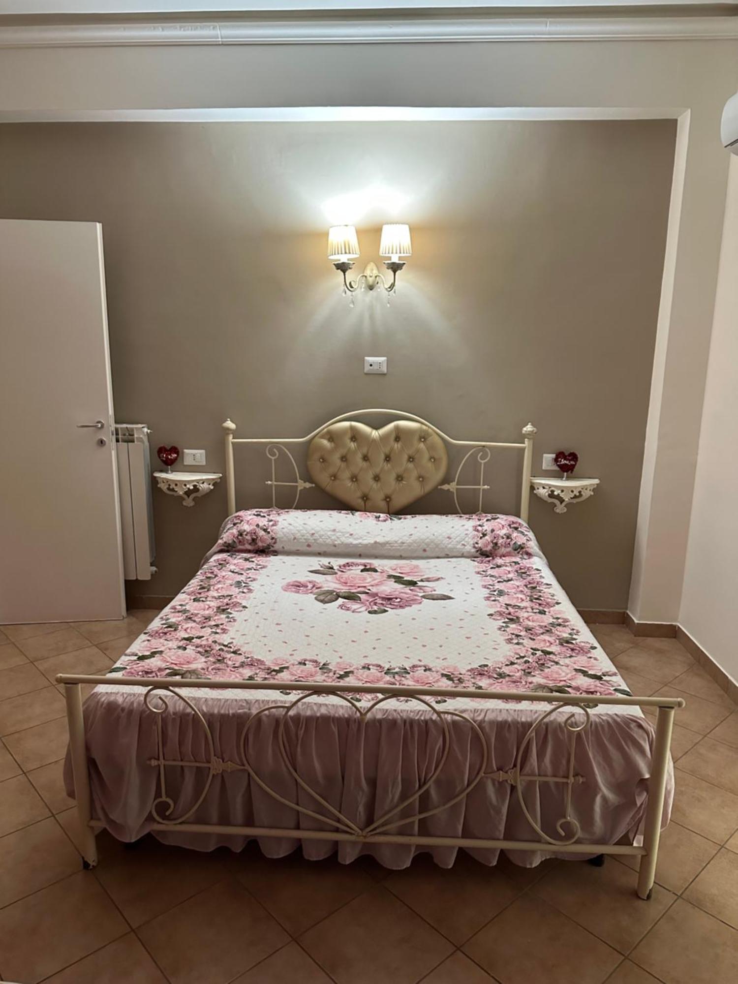 85 négyzetméteres, 3 hálószobás Apartman 3 fürdőszobával Casagiove területén Caserta Kültér fotó